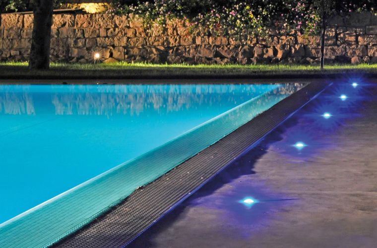 Pasarela de vidrio piscina